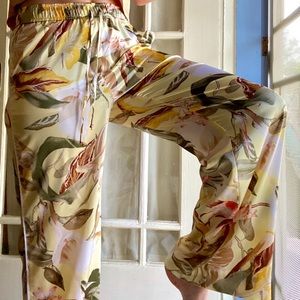 WHBM Wide Leg Floral Tropical Pants
